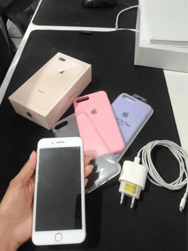 Vendo iPhone 8 Plus de 64gb com saúde de bateria com 73%.