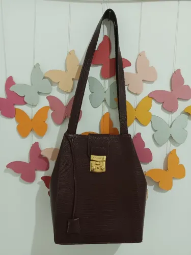Bolsa de ombro marrom vintage vira volta