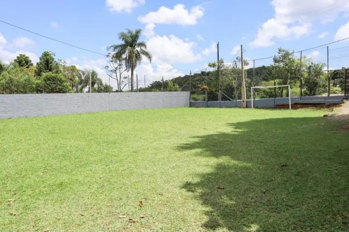 Chácara em São Roque com piscina e campo região segura