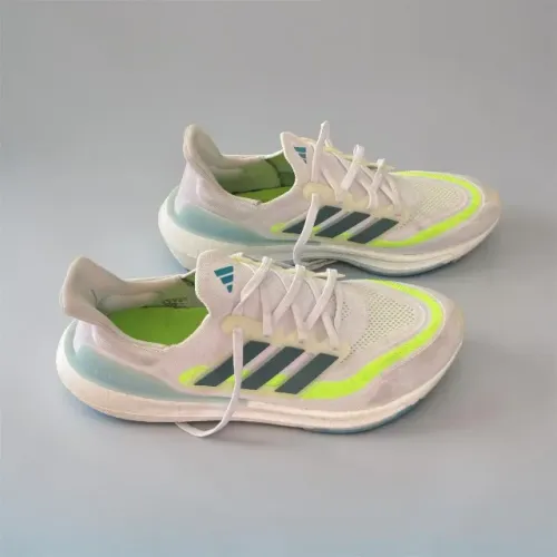 Tênis Adidas de corrida Ultraboost Light Unissex