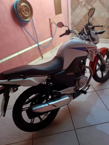 Titan 150 completa