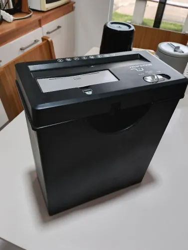 Fragmentadora Multilaser até 7 Folhas A4/ CD e Cartão Magnético 220V