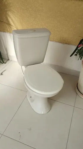 Vaso sanitário com caixa acoplada Icasa bege