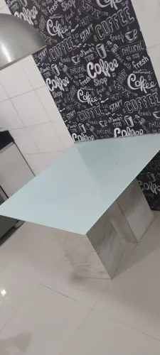 MESA DE VIDRO/ PÉ DE MÁRMORE/ 1 por 1 metro 