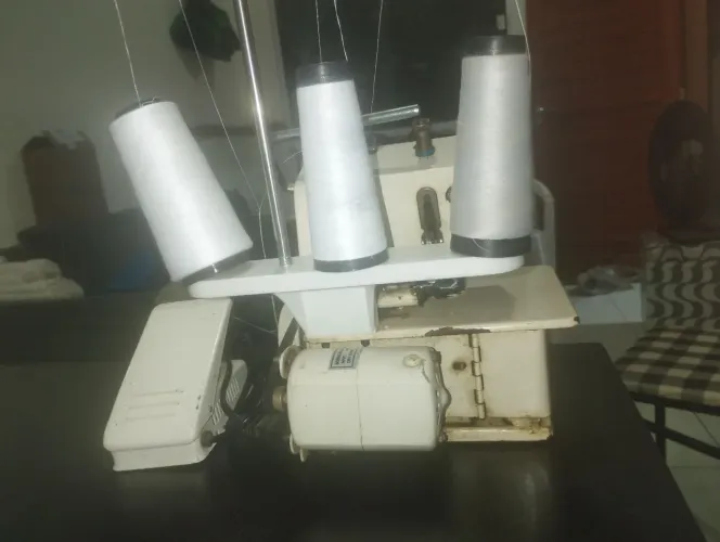 Máquina de Costura Overlock