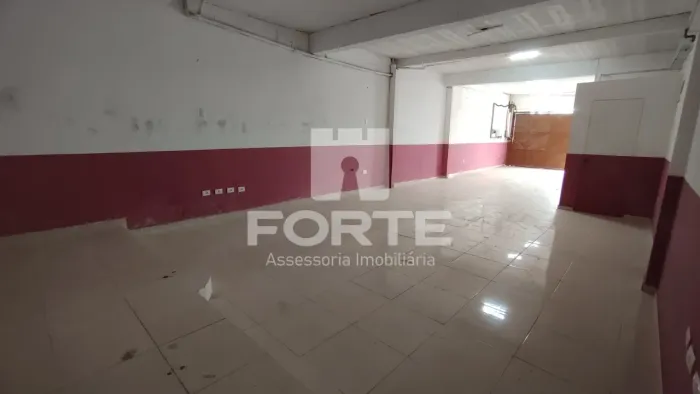 Alugo excelente salão comercial em Mogi das Cruzes.