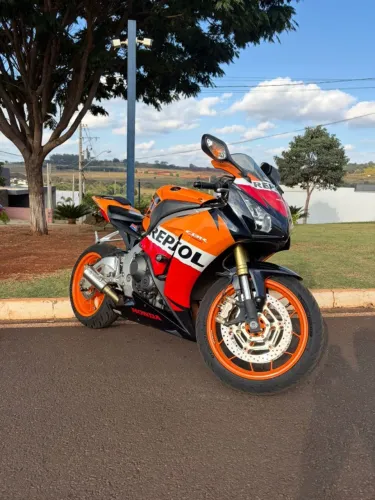HONDA CBR 1000 RR - REPSOL 2013 - SEGUNDO DONO