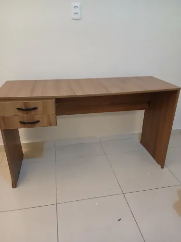 Mesa de Escritório com Duas Gavetas