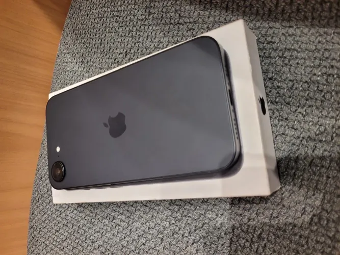 iPhone 16e