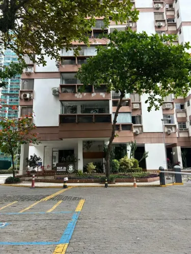 Apartamento para aluguel possui 120 metros quadrados com 3 quartos