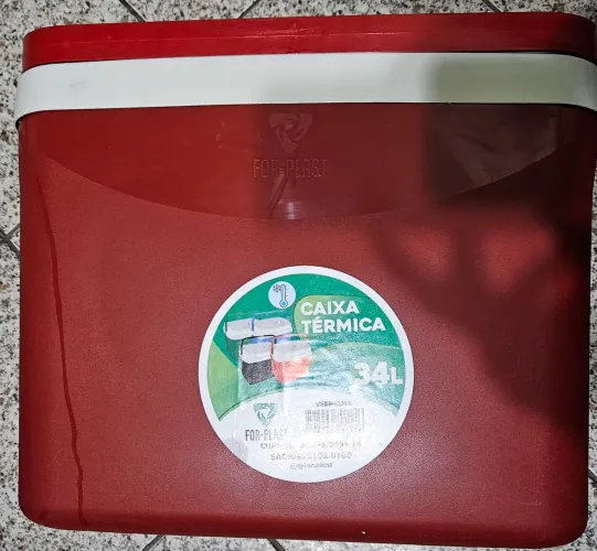 Caixa térmica de 34 litros