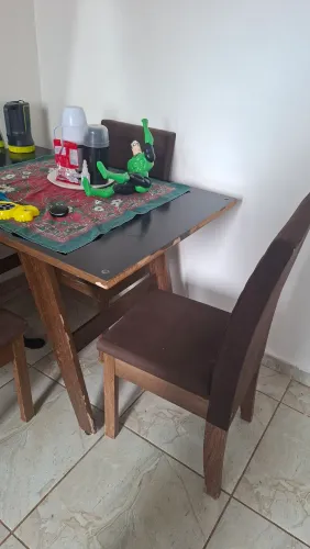 Mesa com 4 cadeiras