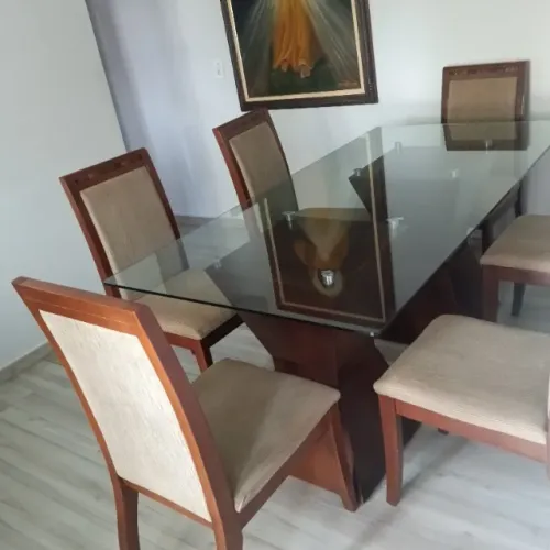 Mesa de jantar com 6 cadeiras 