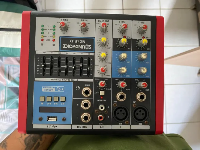 Mesa de som 4 canais Sound Voice