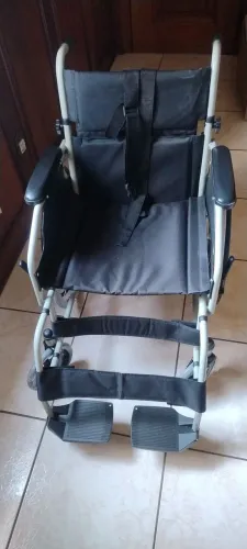 Cadeira de Rodas Nova