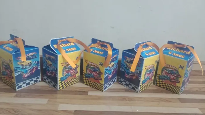 Papelaria personalizada pacote com 30 Caixas milk - Hot Wheels