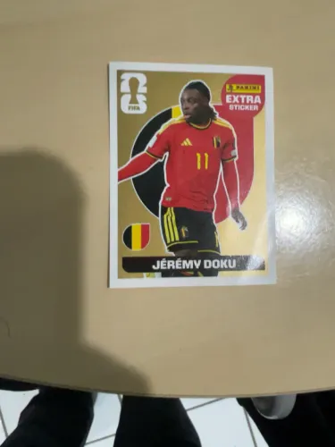 Extra sticker Jeremy Doku ouro