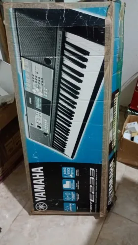 Teclado Arranjador Yamaha PSR-E233. 
