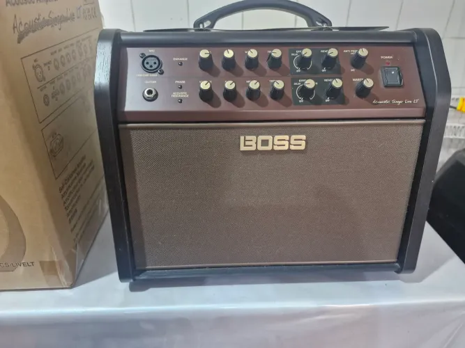 Amplificador para violão e voz Acoustic Singer lt Boss - 60 W