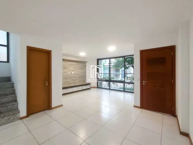 CASA DUPLEX COM 4 SUÍTES PARA LOCAÇÃO EM CONDOMÍNIO FECHADO COM SEGURANAÇA 24H NO RECREIO