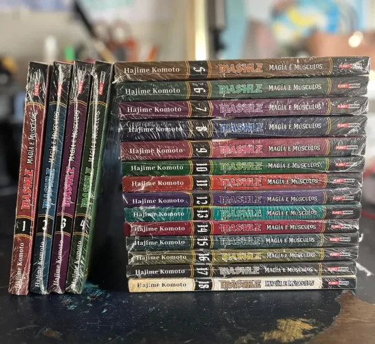 Mashle LACRADO COMPLETO (Todos os 18 volumes!!!)