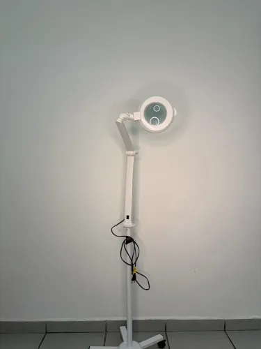 Led Articulada com Lupa para Esteticista 