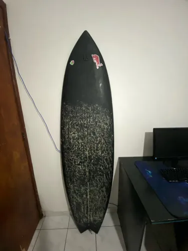 PRANCHA DE SURF PRETA + SUPORTE PARA GOPRO ? R$ 1400