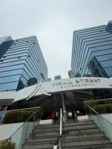 Sala comercial para locação na Paralela com armarios e 1 vaga no Wall Street