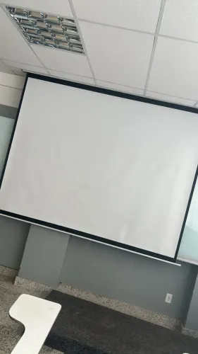 Tela de Projeção Elétrica Retrátil CSR 120"