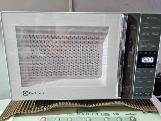 3 micro-ondas com defeito para conserto ou retirada de peças