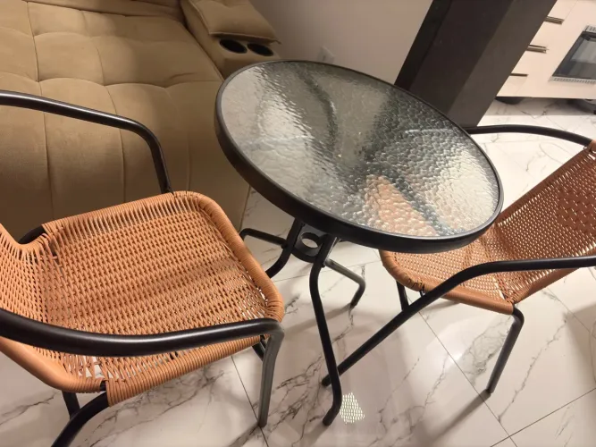 Mesa e duas cadeiras