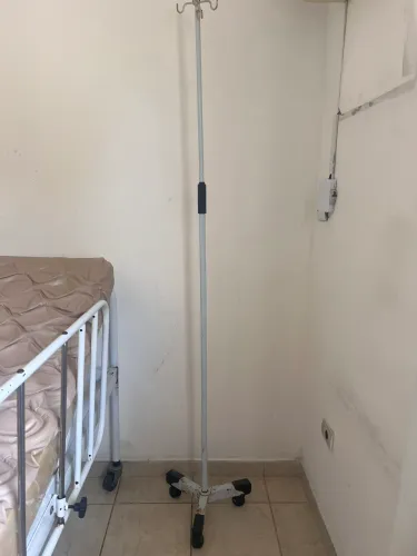 Suporte para soro ou dieta hospitalar