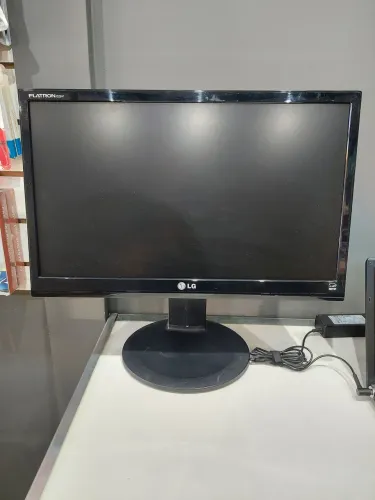 Monitor 22 Polegadas LG articulável