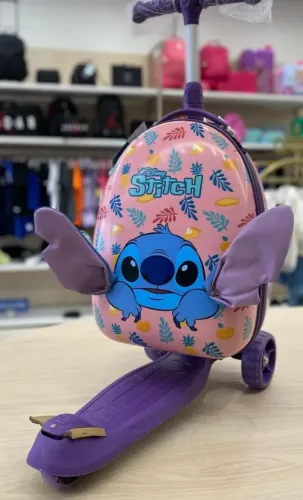 Mochila com patinete