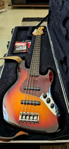 Baixo fender americano standard jazz bass 5 cordas