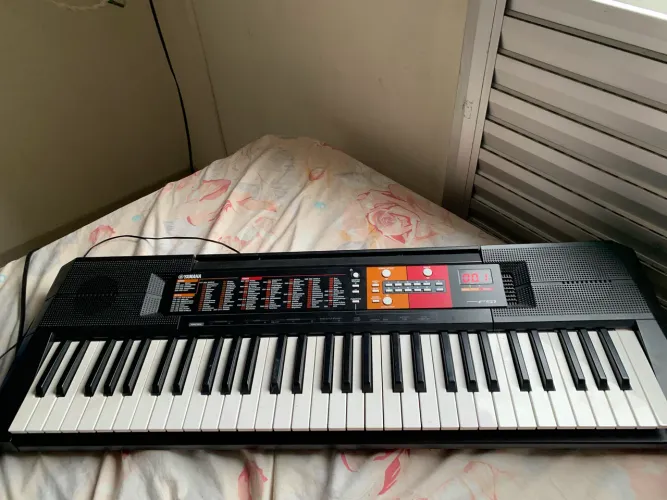Teclado Yamaha PSR F51 - elétrico