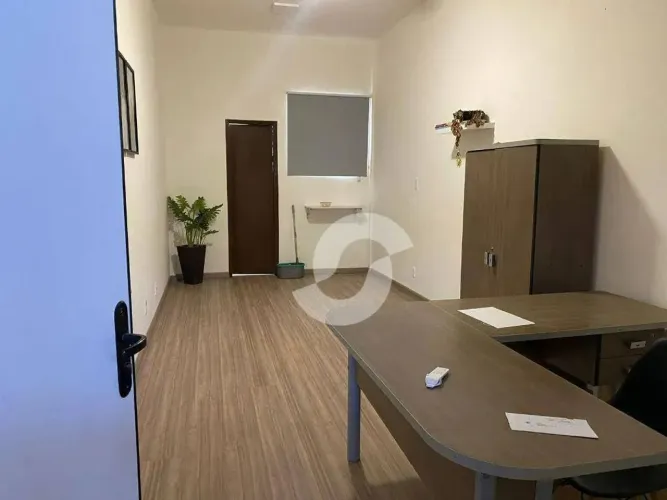 Sala comercial em frente ao Bay Market