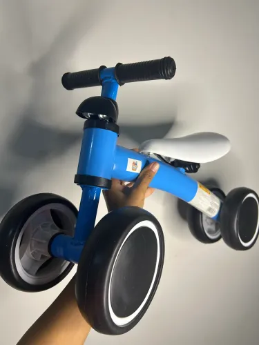 Bicicleta de equilíbrio infantil pouco usada ? excelente estado