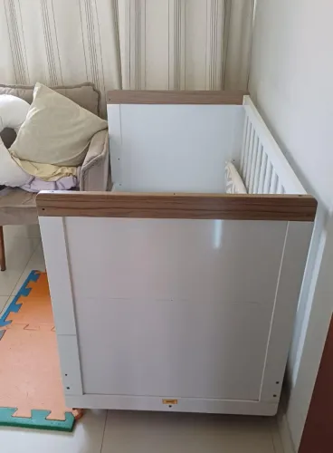 Berço Minicama Retrô Peroba Americano Branco/carvalho com colchão e kit berço.