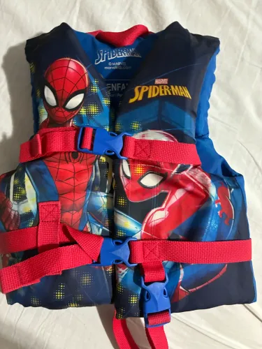 colete salva-vidas infantil original Marvel, muito confortável.
