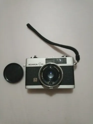 Vendo câmera fotografica Konica c35 em perfeito estado funciona item de colecionador 