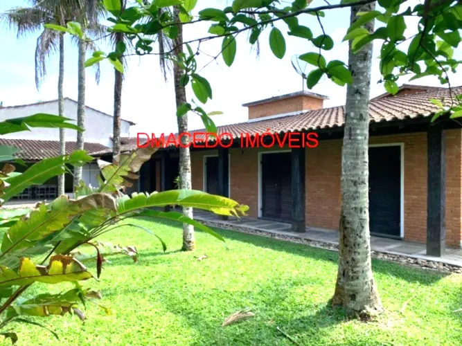 Casa para venda em Condominio Lagoinha de 225.00m² com 3 Quartos, 2 Suites e 1 Garagem