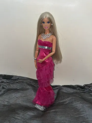 Boneca Barbie fashion Fever mattel articulada mattel 