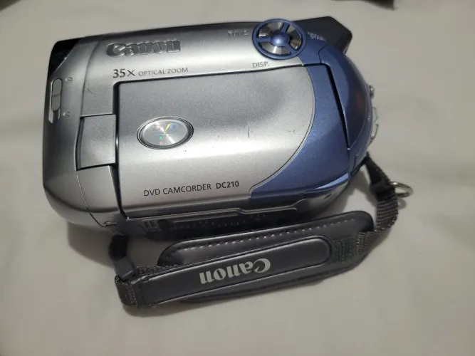 Filmadora digital Canon DC 210