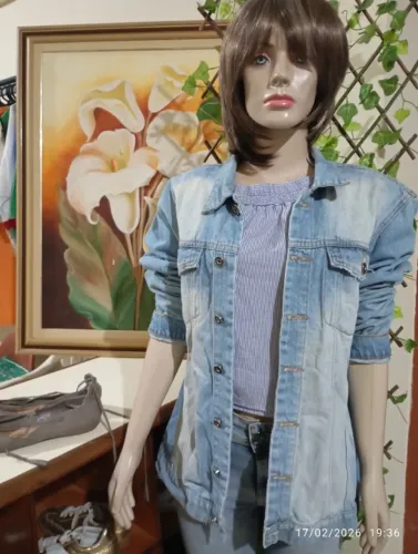 Jaqueta jeans.