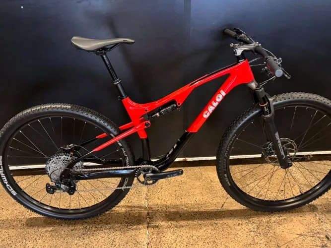 Bike Caloi aro 29 tamanho g 19 full muito conservada