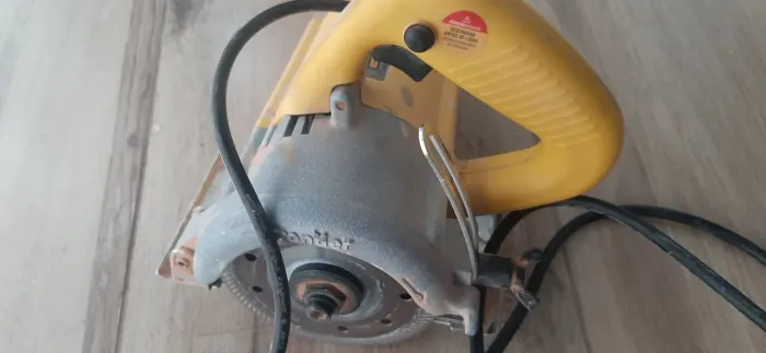 Makita 130 usada uma vez so