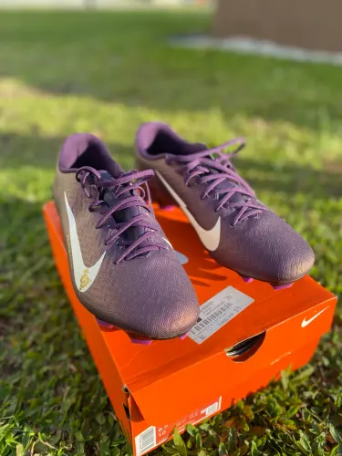 Chuteira Nike tamanho 40