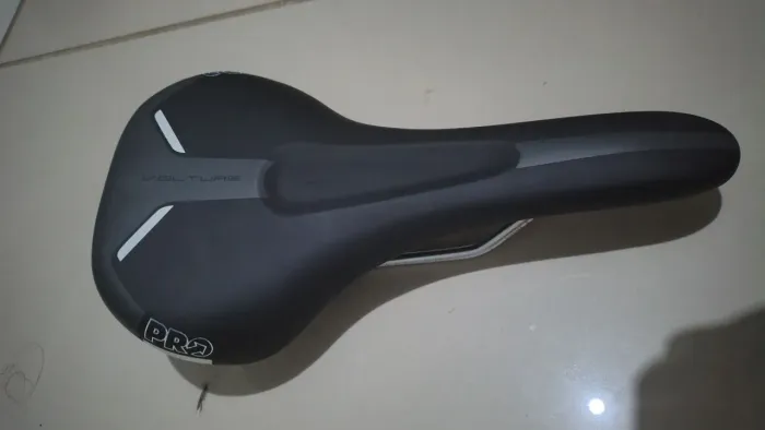 Selim Shimano Pró - Volture Crmo 145mm