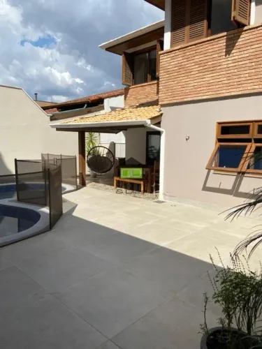 Casa em um dos melhores e mais completos condomínios da região da Granja Viana. Moderna. R